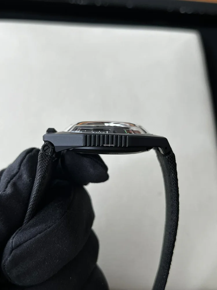 Urwerk UR-Satellite UR-100 LE
